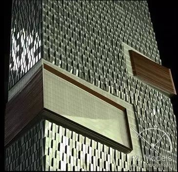 در ساخت مدلها، دیوار خارجی با ساختار مقعر-محدب به بزرگترین چالش برای تیم تبدیل شد. پیچیدگی و حجم کار آن از تخمین فراتر رفته است.